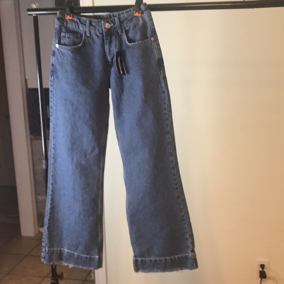 Pretty Little Thing Medium Blue Wide Leg Turn Up Hem Jeans - Picture 3 of 16